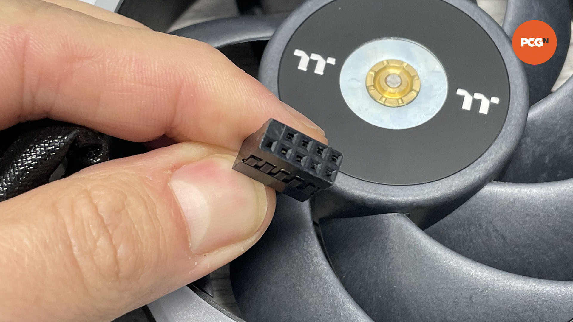 How to install RGB lighting: Thermaltake connector