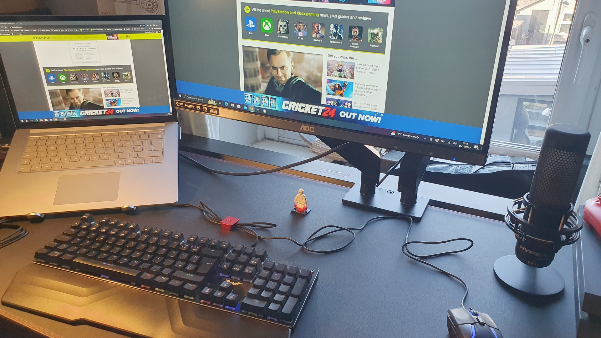 Secretab Magnus Pro review image showing a desk with various monitors on it.